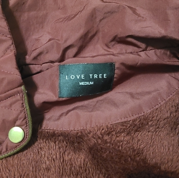 Love Tree Soft Sherpa lined Quilted Puffer Vest with Removable Hood and Pockets - Picture 3 of 6